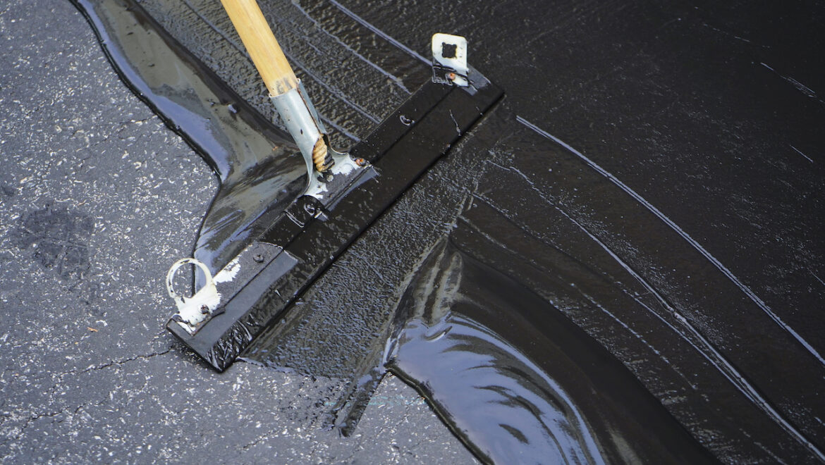 Can Extreme Heat Affect an Asphalt Sealcoating Application?