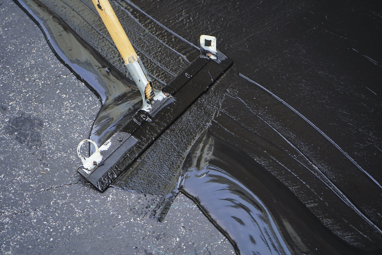 Can Extreme Heat Affect an Asphalt Sealcoating Application?